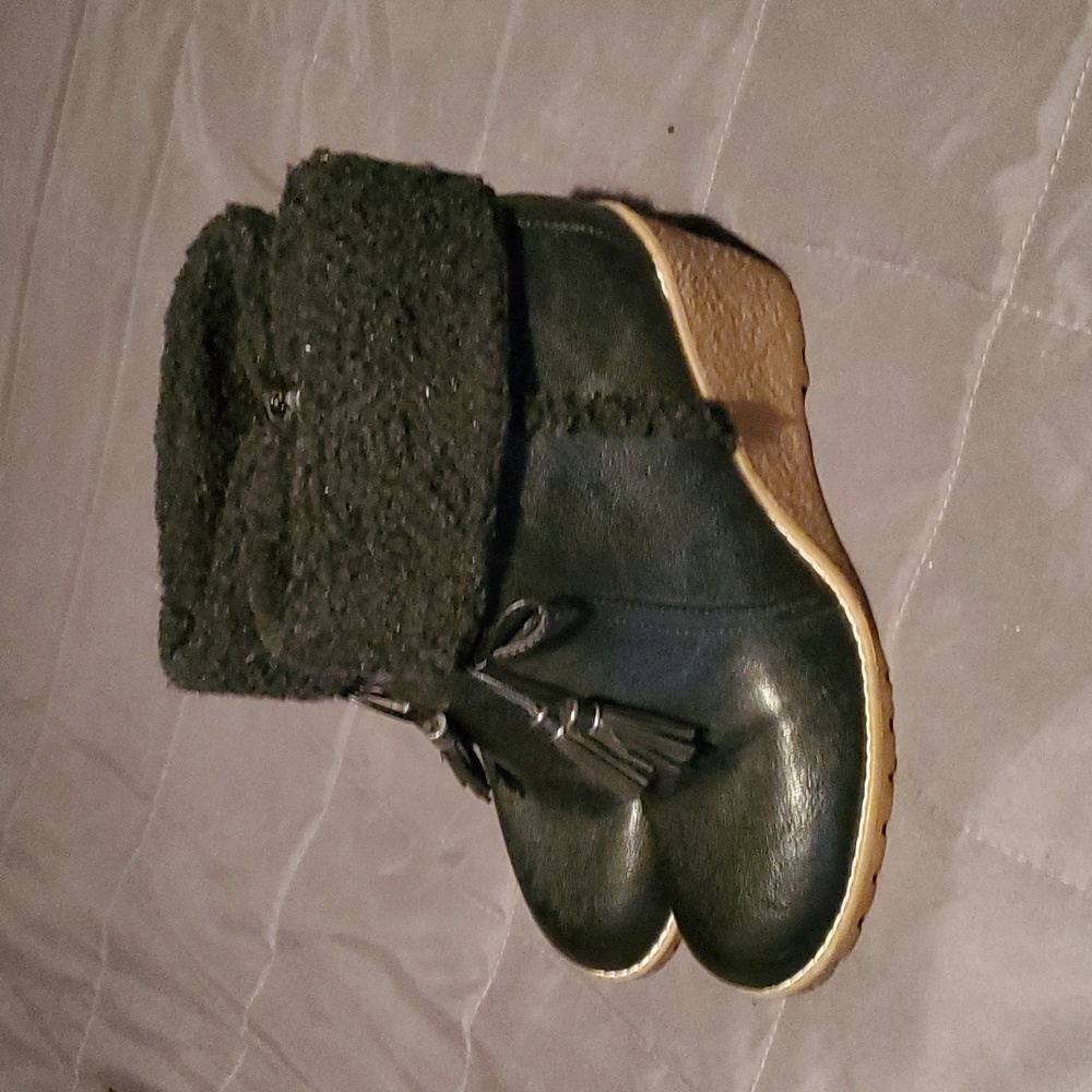 Women's black wedge boot